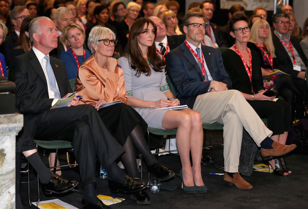 Muy atenta en la primera fila de la conferencia.