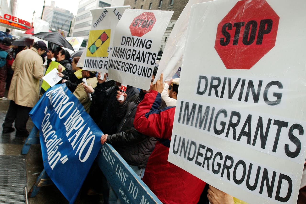 Inmigrantes y líderes comunitarios protestaron en 2019 hasta que el Congreso estatal de Nueva York aprobó una ley que permite que los indocumentados accedan a licencias de conducir.