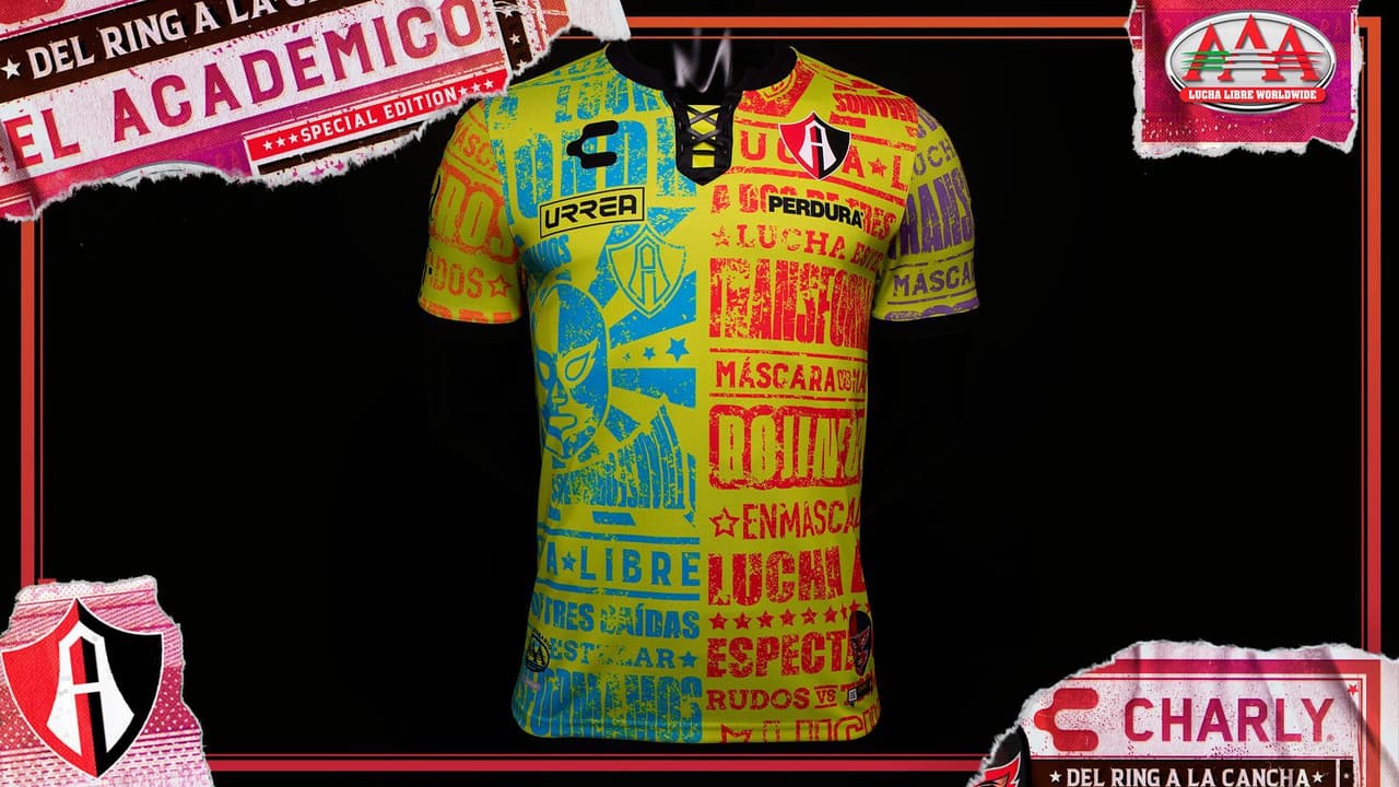 La playera alternativa de los Rojinegros dista mucho de sus colores tradicionales pero rinde homenaje a la lucha libre.