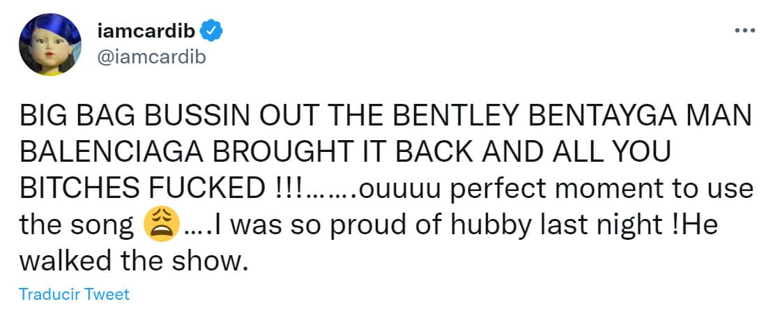 "Balenciaga lo trajo y todas se joden", escribió, "
<b><a href="https://twitter.com/iamcardib/status/1444723729569746945" target="_blank">¡estaba tan orgullosa de mi esposo anoche!</a></b> Él caminó por el show".