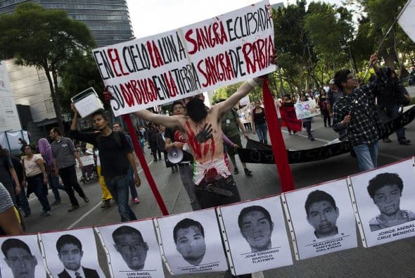 Aquí vemos varias fotografías de los estudiantes desaparecidos.