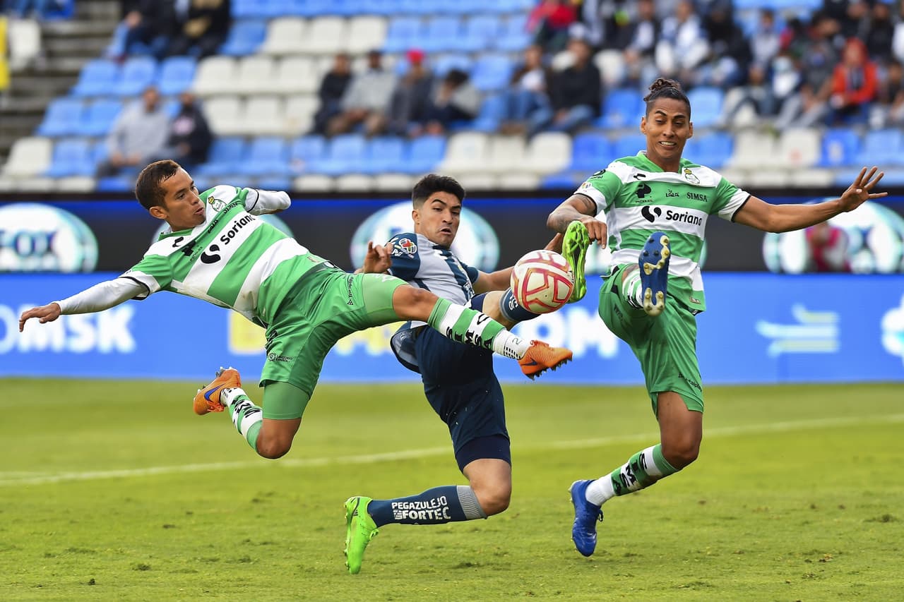 Santos no logró parar el poderoso ataque del Pachuca.