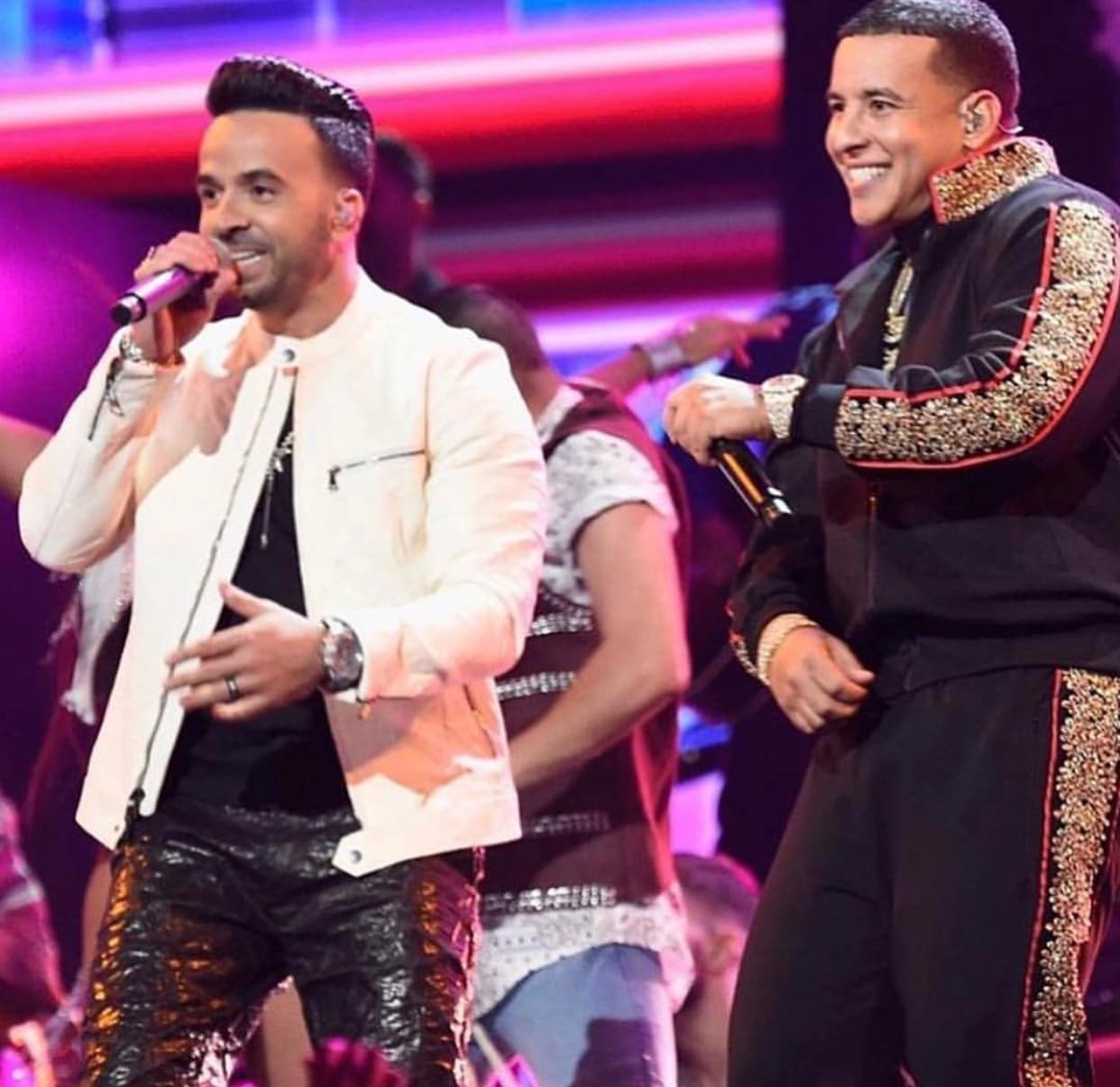 Sin duda el momento más esperado de la noche fue la presentación de
<b><a href="https://www.univision.com/temas/luis-fonsi">Luis Fonsi</a></b> y
<b><a href="https://www.univision.com/temas/daddy-yankee">Daddy Yankee</a></b> cantando
<b>'Despacito'</b>.