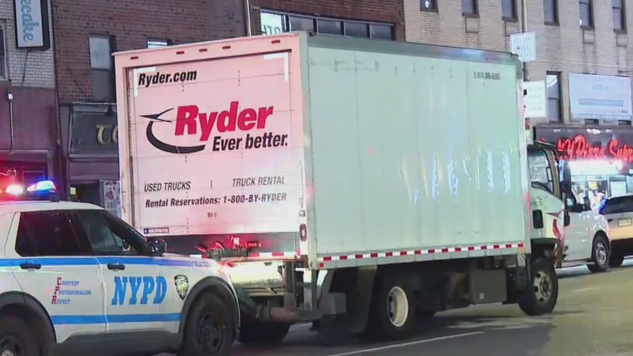 Camión choca con un auto en Manhattan y provoca el atropellamiento de varias personas