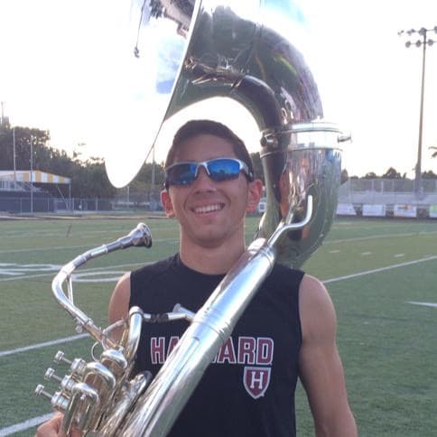 Uno de los momentos más felices de su vida fue cuando cantó en Carnegie Hall, su cantante favorito es Alejandro Sanz y colecciona billetes de otros países.