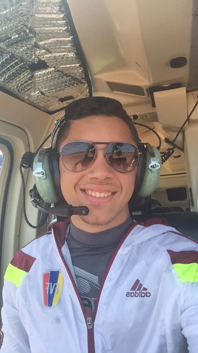 Uno de los momentos más felices de su vida fue cuando cantó en Carnegie Hall, su cantante favorito es Alejandro Sanz y colecciona billetes de otros países.