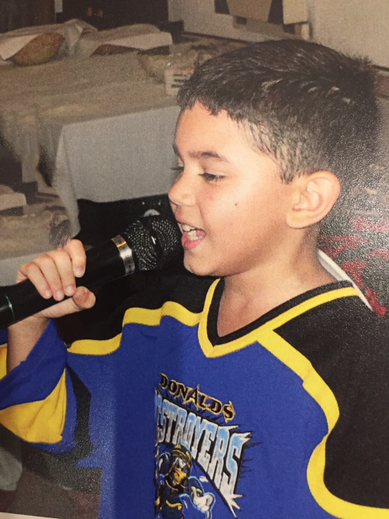 Uno de los momentos más felices de su vida fue cuando cantó en Carnegie Hall, su cantante favorito es Alejandro Sanz y colecciona billetes de otros países.