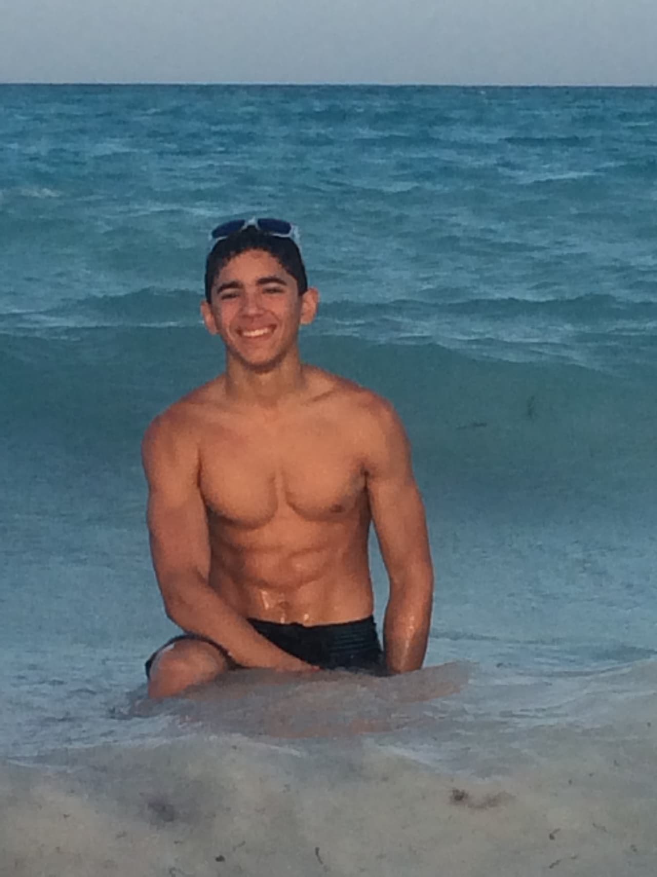 Uno de los momentos más felices de su vida fue cuando cantó en Carnegie Hall, su cantante favorito es Alejandro Sanz y colecciona billetes de otros países.