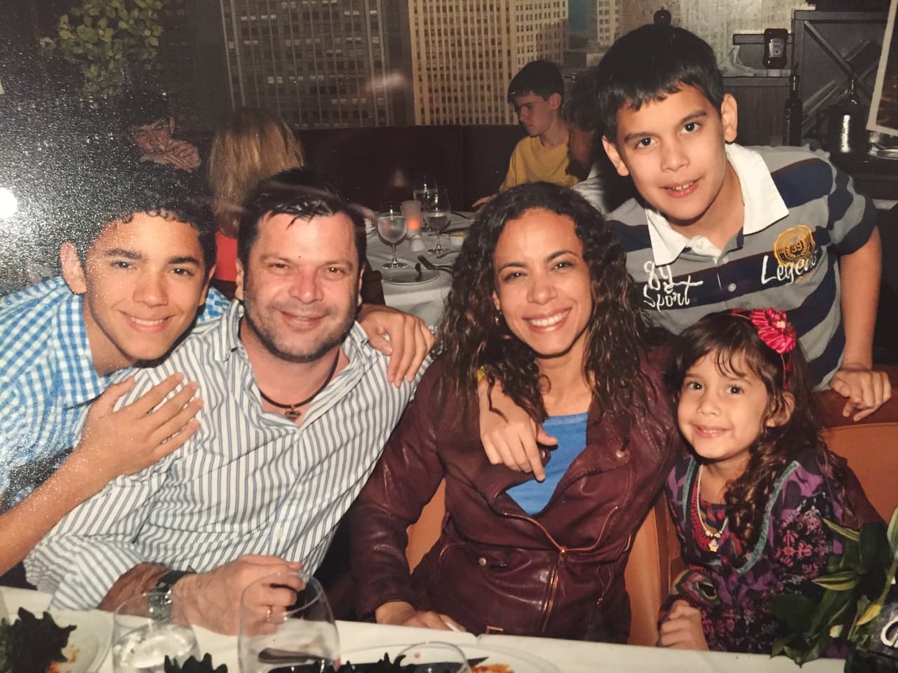 Uno de los momentos más felices de su vida fue cuando cantó en Carnegie Hall, su cantante favorito es Alejandro Sanz y colecciona billetes de otros países.