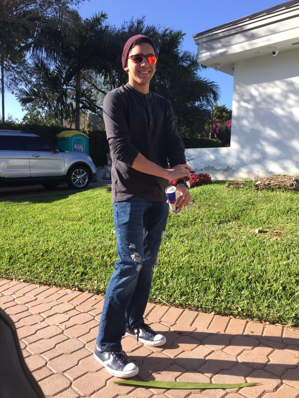 Uno de los momentos más felices de su vida fue cuando cantó en Carnegie Hall, su cantante favorito es Alejandro Sanz y colecciona billetes de otros países.