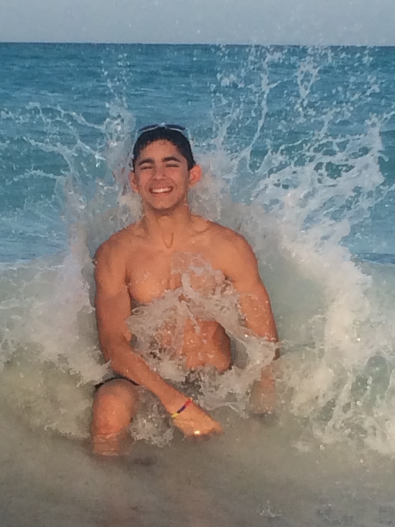 Uno de los momentos más felices de su vida fue cuando cantó en Carnegie Hall, su cantante favorito es Alejandro Sanz y colecciona billetes de otros países.