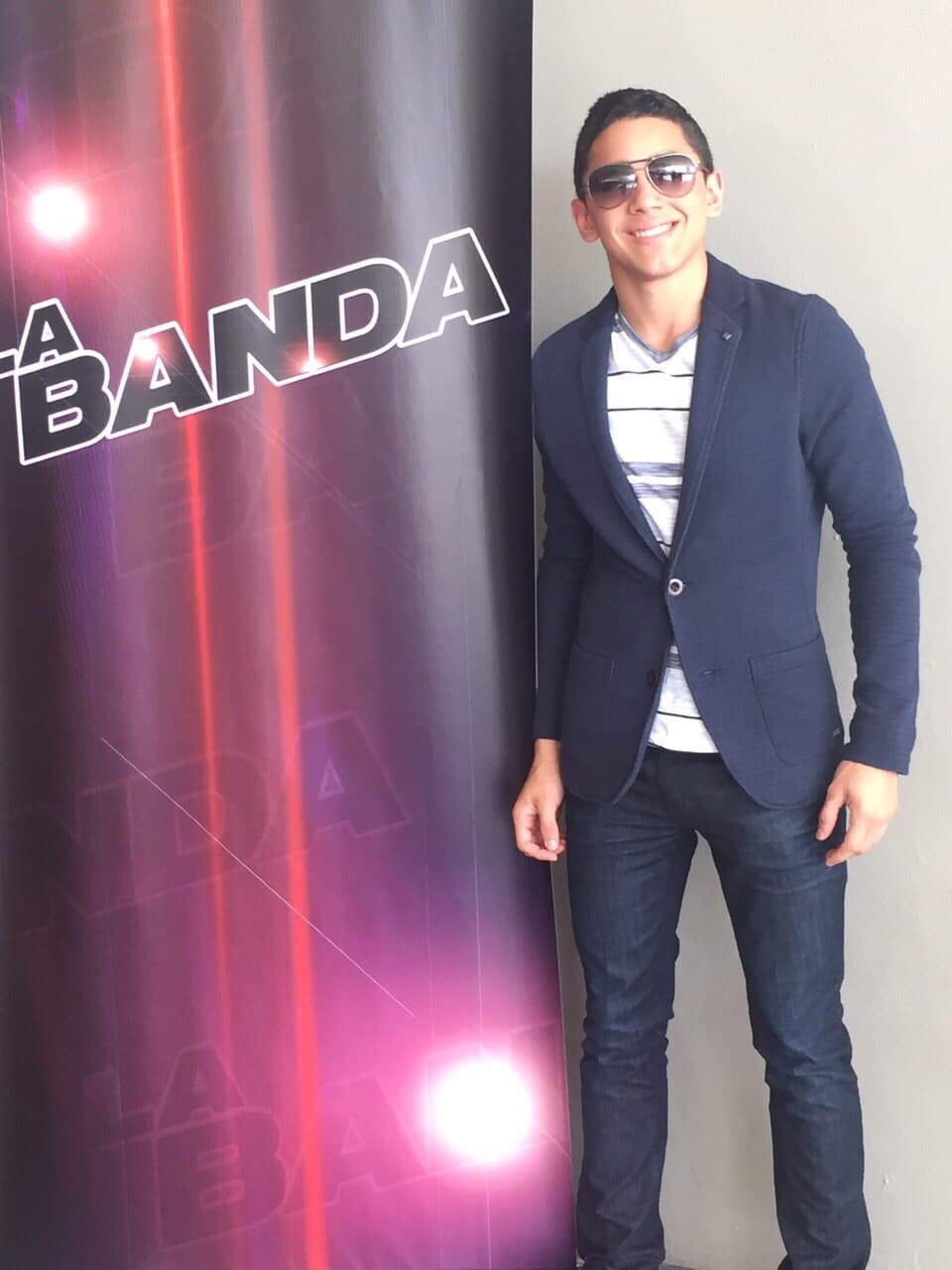 Uno de los momentos más felices de su vida fue cuando cantó en Carnegie Hall, su cantante favorito es Alejandro Sanz y colecciona billetes de otros países.