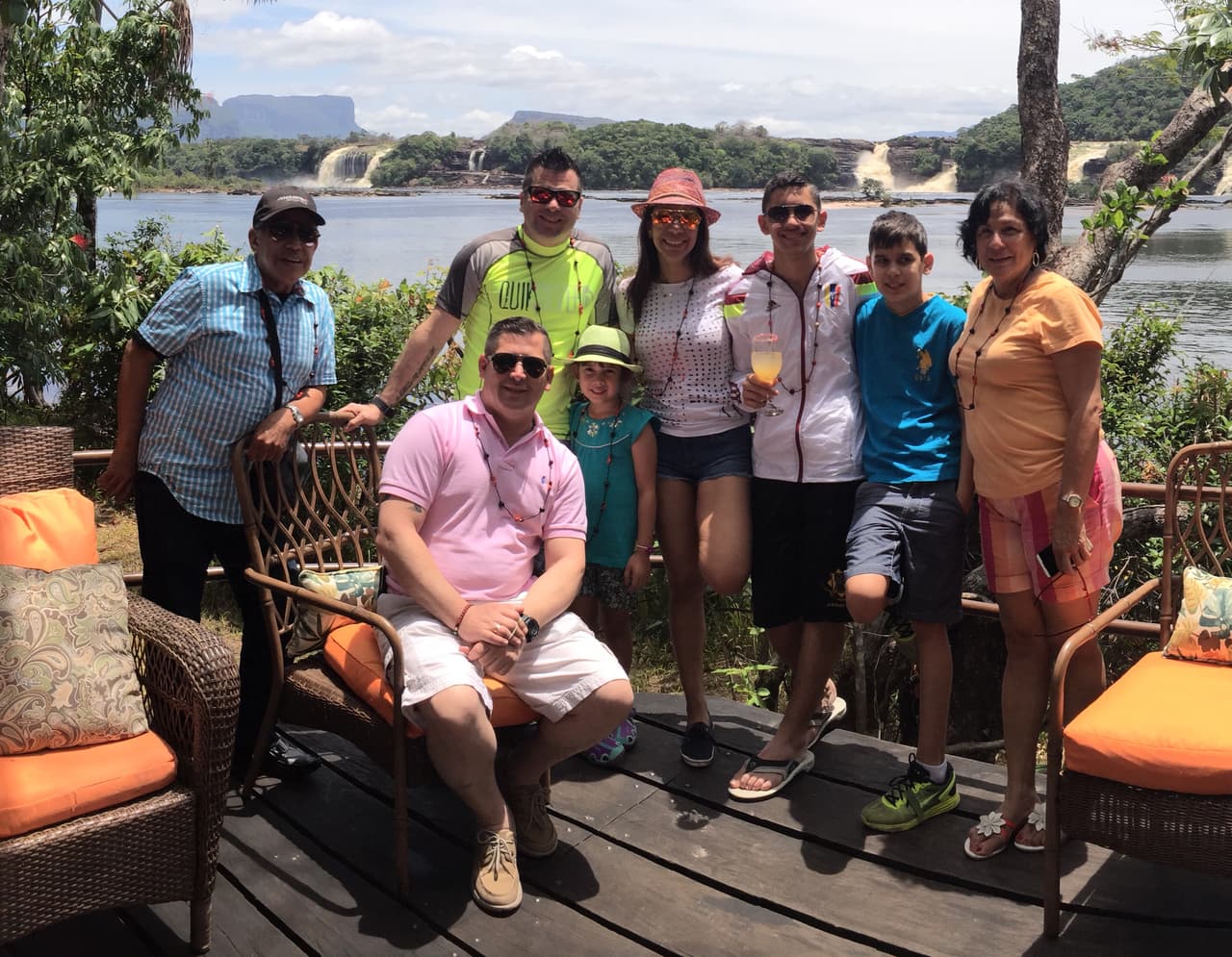 Uno de los momentos más felices de su vida fue cuando cantó en Carnegie Hall, su cantante favorito es Alejandro Sanz y colecciona billetes de otros países.