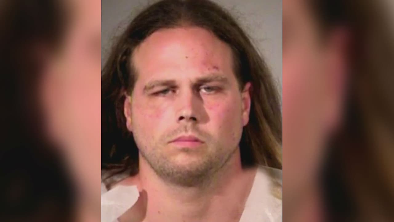 El atacante del tren en Portland puede afrontar un cargo federal por crimen de odio 