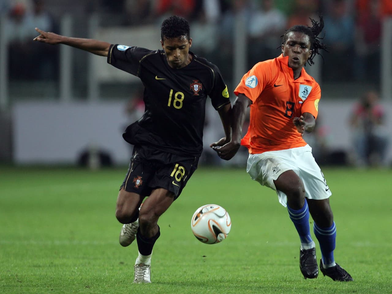 Royston Drenthe llegó al Real Madrid tras ser campeón y uno de los mejores futbolistas del Europeo Sub-21 en 2007.