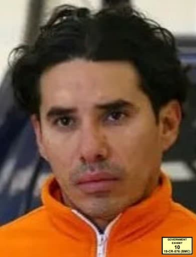 ‘El Conejo’ lloró en la corte al ver la grabación. “Era mi casa”, dijo, explicando que pudo adornarla a su gusto, con todas las excentricidades que se le ocurrieron, como adquirir animales salvajes.