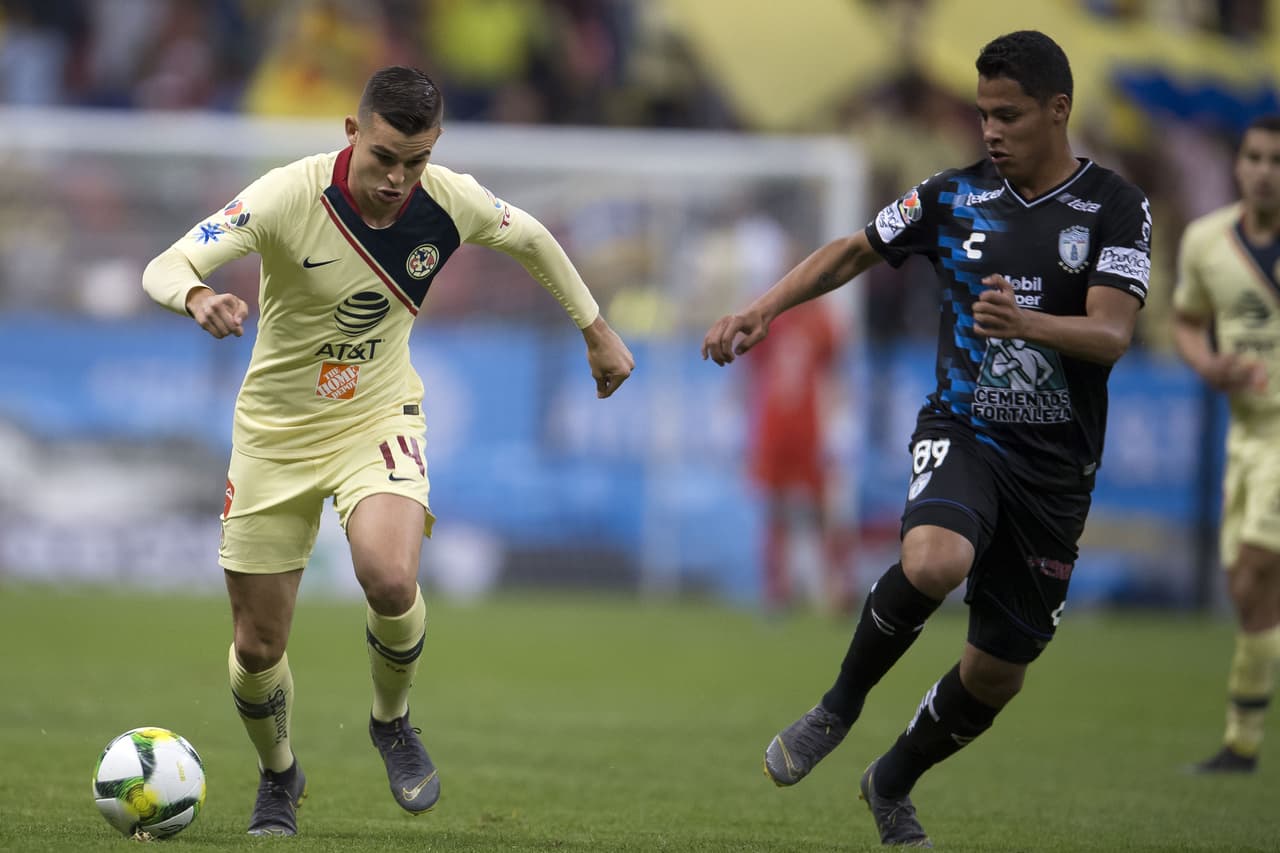 El colombiano Nicolás Benedetti, apodado "El Poeta", empezó a mostrar que tenía una noche inspirada para lucirse frente a su gente.