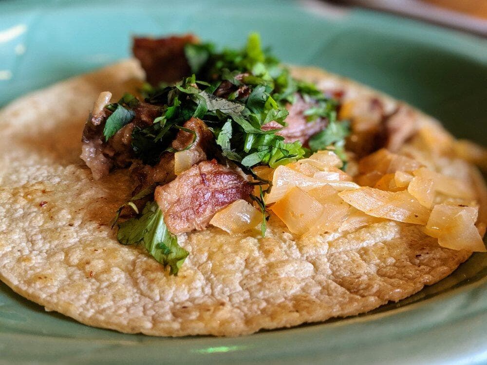 <b>5. Disfruta de nuevos sabores</b>. Una buena celebración tiene buena comida… y punto, así que puedes usar el feriado de Memorial Day para darte una pasada por ese 
<b><a href="https://www.univision.com/local/atlanta-wuvg/lugares-mejor-comida-mexicana-del-area-de-atlanta-en-2023-fotos">restaurante de comida mexicana</a></b> o de otra especialidad que no conoces, o degustar ese postre que tanto te mereces, justo antes -por supuesto- de que inicies tu dieta.