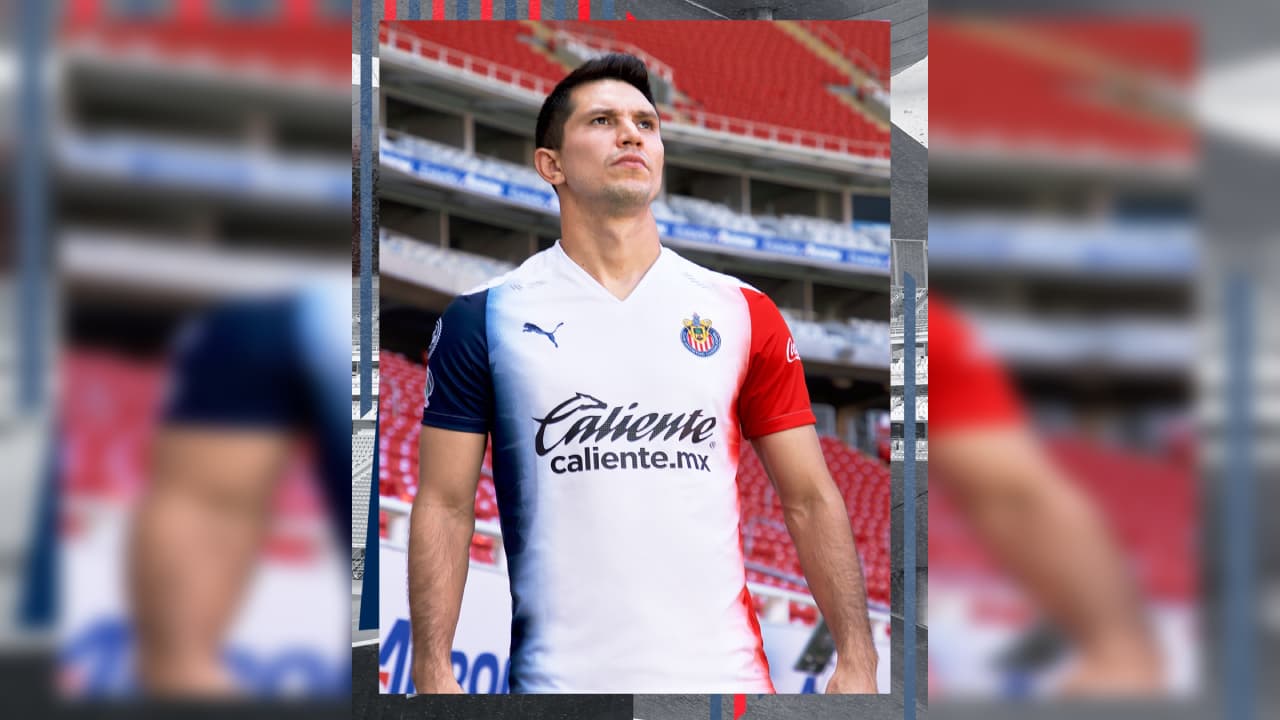 En su uniforme de vistante, los tpatíos inovaron y la nueva playera llevará blanco en todo el torzo, mientras que un brazo será azul y el otro rojo.