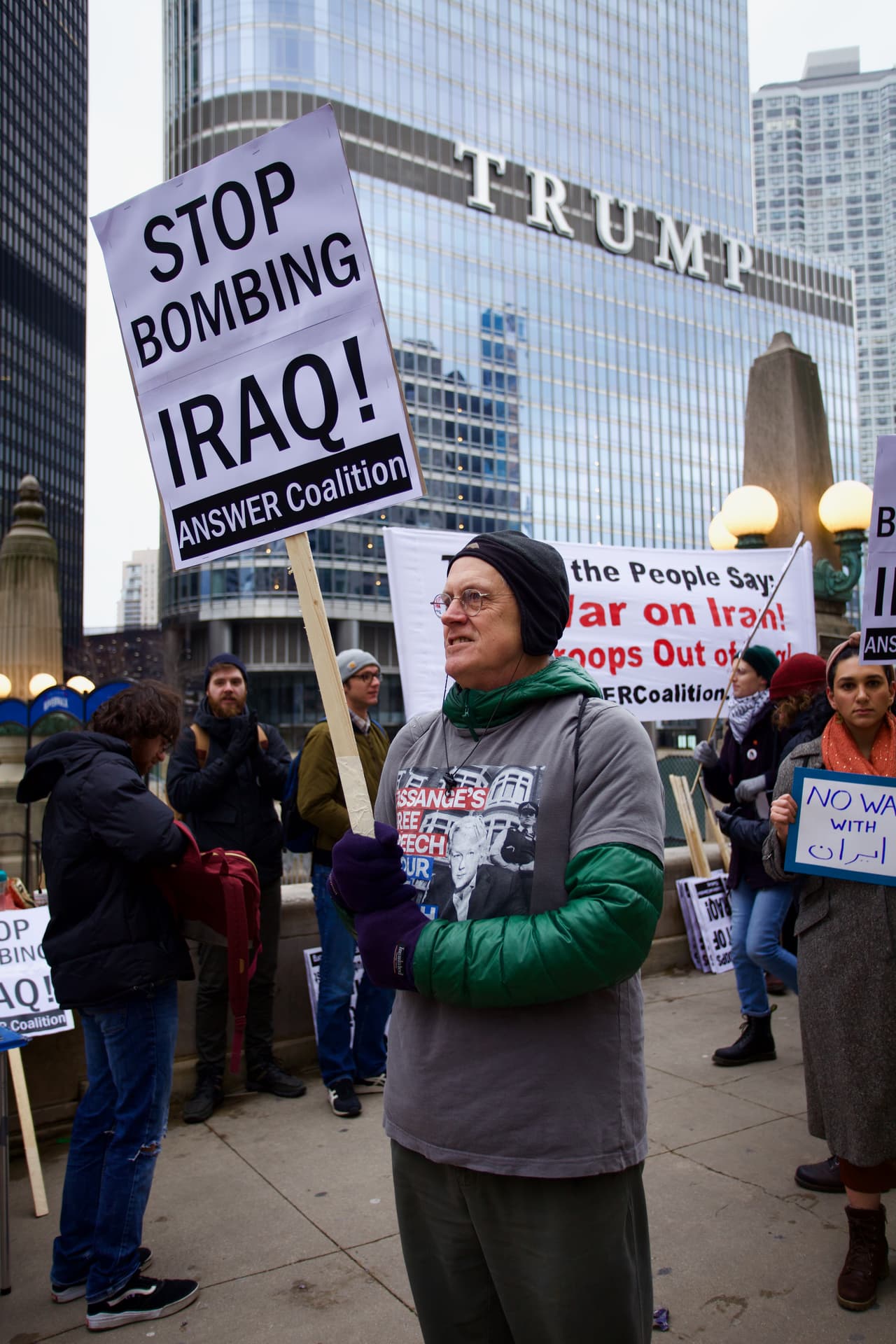 "Si Irán asesinó abiertamente a un alto general estadounidense y se jactó de ello, no hay duda de que Estados Unidos iniciaría una guerra a gran escala. Trump y el Pentágono han actuado ilegalmente, en violación de la Constitución, la Ley de Poderes de Guerra y el derecho internacional," dice la organización.