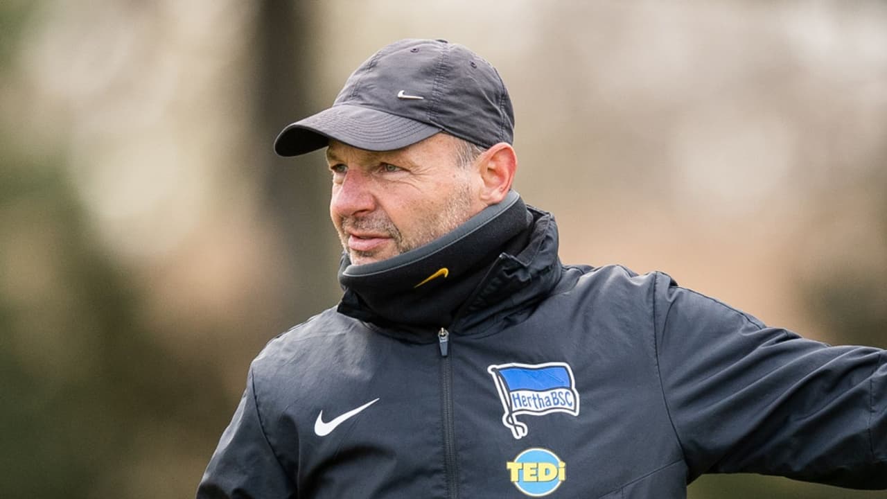 Hertha Berlin despide a entrenador por homofobia y xenofobia