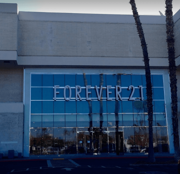 Centro comercial Galleria at Tyler en el número 3700 Galleria Tyler Mall, Riverside, CA 92503