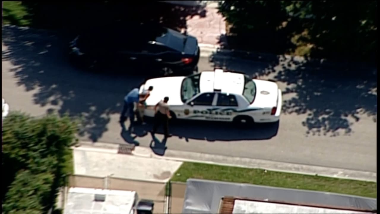 Motociclista se entrega a la policía tras persecución en Miami Dade