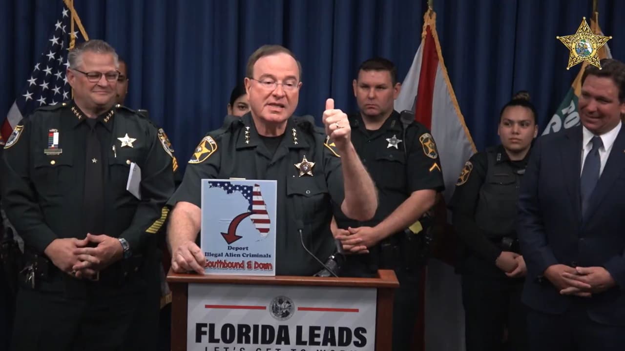 "Autodepórtense": la advertencia que el sheriff del condado Polk lanza a inmigrantes indocumentados