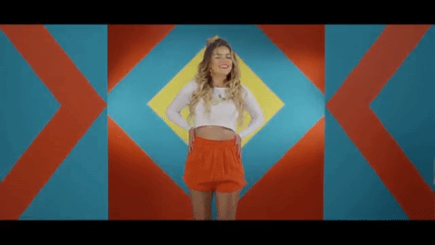 <b>No queda nada</b>
<br>
<i>"Tú sabes que yo, </i>
<br>
<i>Estoy libre y disfrutando, </i>
<br>
<i>No que estoy buscando,</i>
<br>
<i>Podría decirte que ya... </i>
<br>
<i>No queda nada, no queda casi nada, </i>
<br>
<i>Lo que yo fui contigo, se perdió en el olvido".</i>