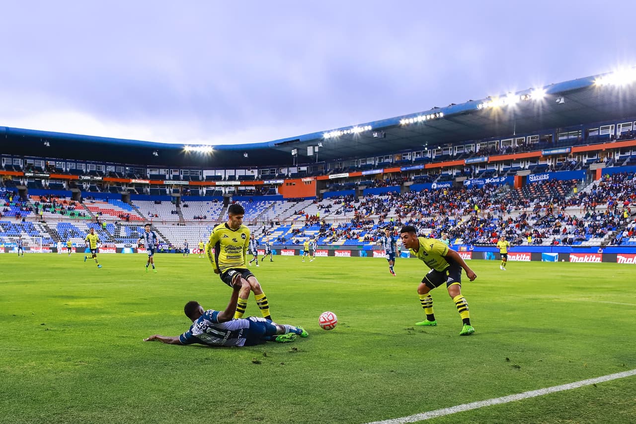 Pachuca rescató un punto en tiempo de compensación y le arrebató a Mazatlán su primer triunfo de la temporada.