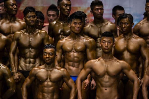 Los novatos son aquellos menores de 24 años y que pesen menos de 150 libras.