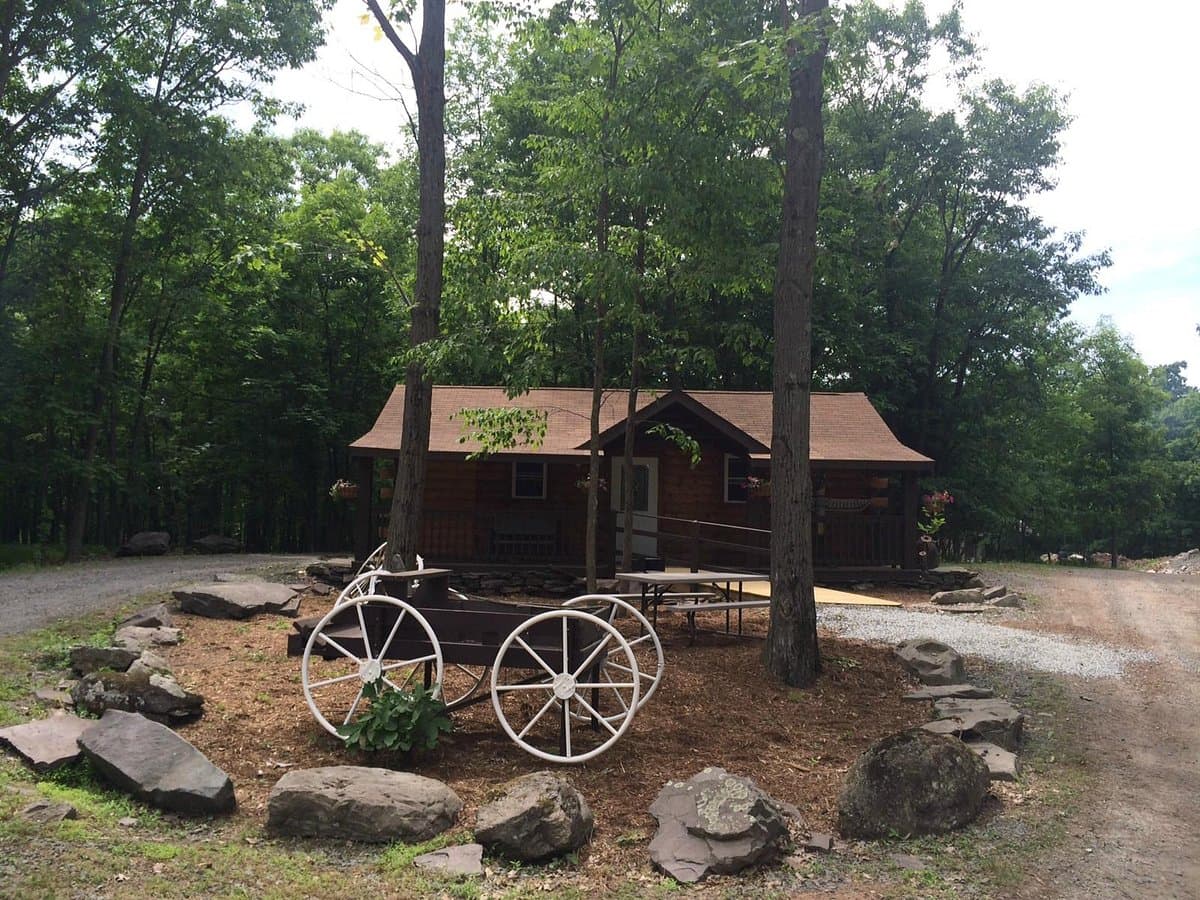 <b><a href="http://www.lakewanoka.com/home.html">Número 2: Lake Wanoka Resort (Honesdale)</a></b>. Cuenta con cabañas para rentar, espacios para vehículos recreativos, un restaurante, tienda, y muchas actividades.