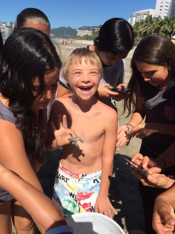 "Cuando me dieron la noticia, no lo voy a negar, lloré y no sabía que sentir. Había tanta ignorancia en mi corazón y en mi mente que me preguntaba: ´¿Se quita, hablará algún día, qué voy a hacer, me lo tengo que quedar para toda la vida?'" confesó en la presentación de "Luciano, un ángel en mi vida" según "Notimex".