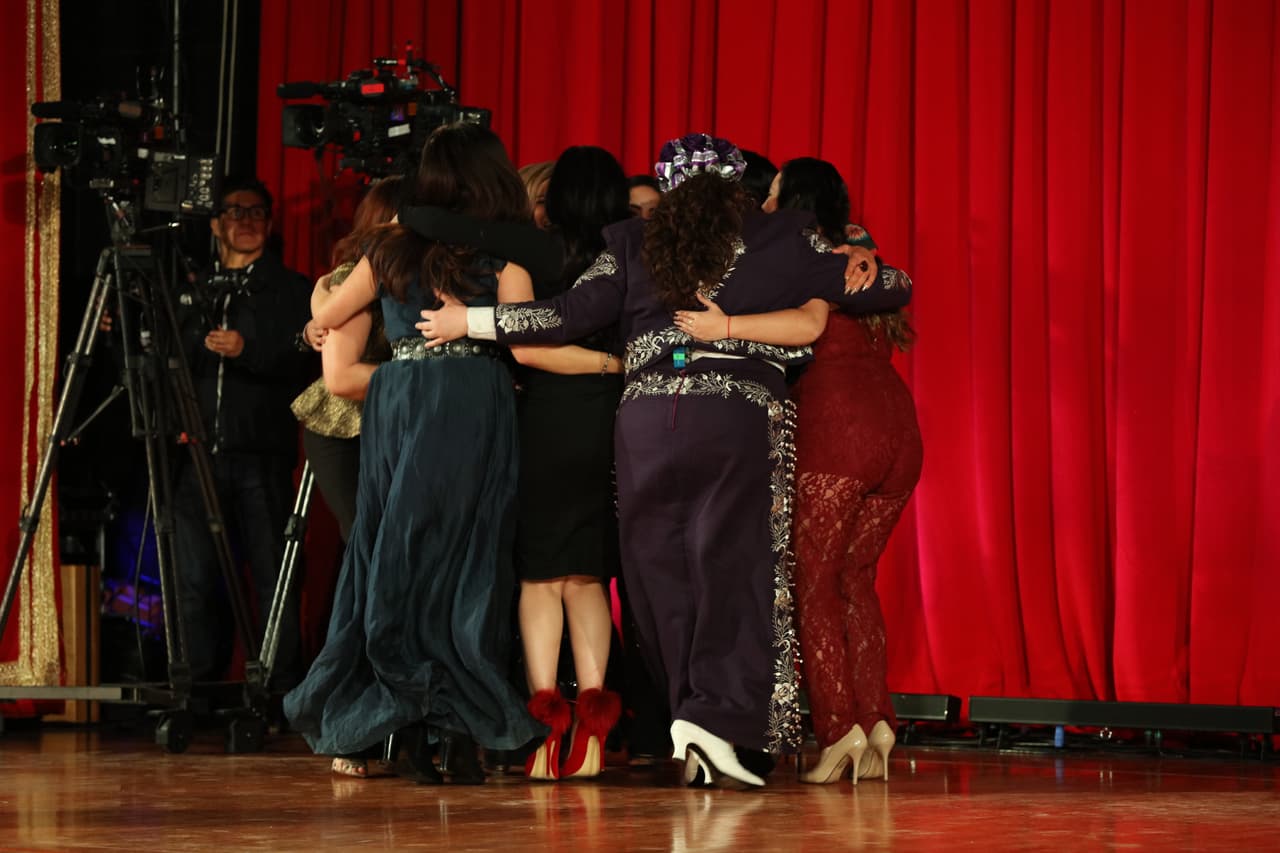 Ya tenemos a las 24 que pasan a la Casa Reina. Aunque todas se lucieron, muchas se quedaron con el sueño a medias. We take you backstage en este primer show.