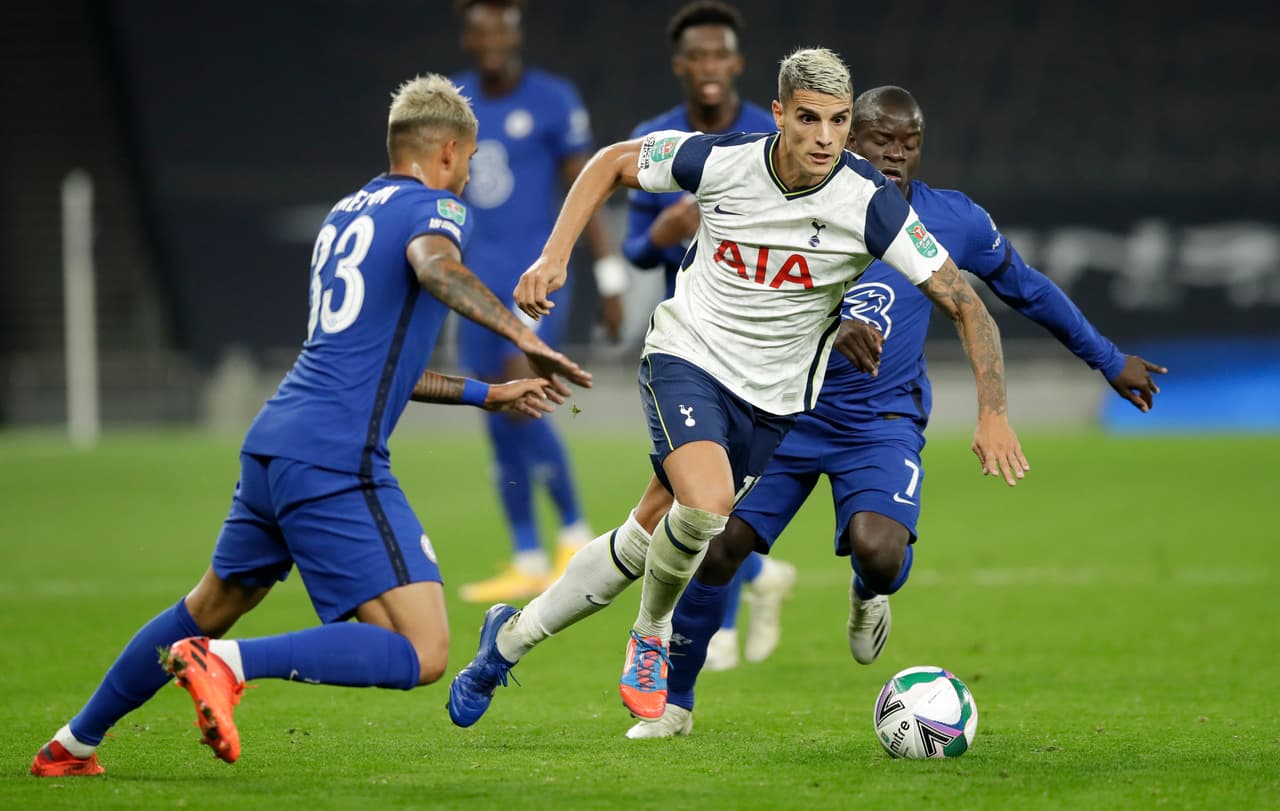 Chelsea pasa mucho el balón, pero nada concreto. Ha tenido posesión del esférico en un 80%.