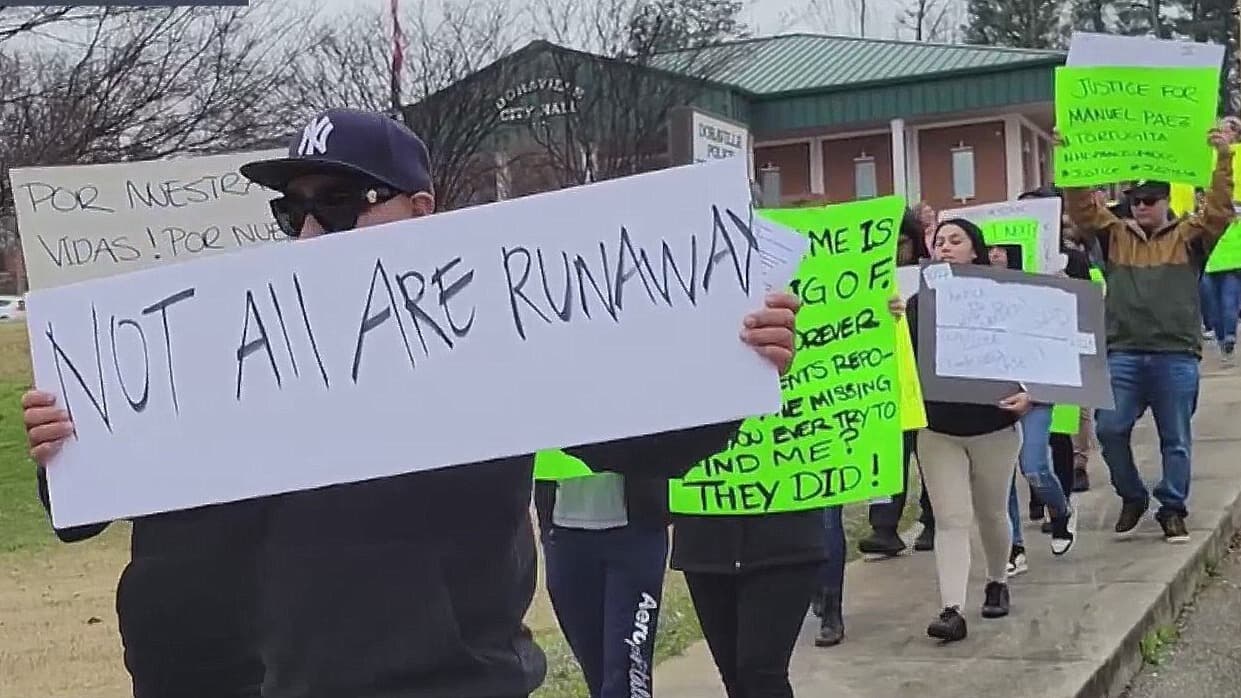 El asesinato de Susana Morales y el actuar de las autoridades locales ha provocado la molestia de la comunidad hispana. Este fin de semana acudieron a la Oficina de la Policía de Doraville para exigir justicia en el caso de Susana Morales, del cual está acusado un expolicía de dicha corporación. Rafael Navarro, del Nuevo Georgia, habló con algunos de los presentes en la manifestación.