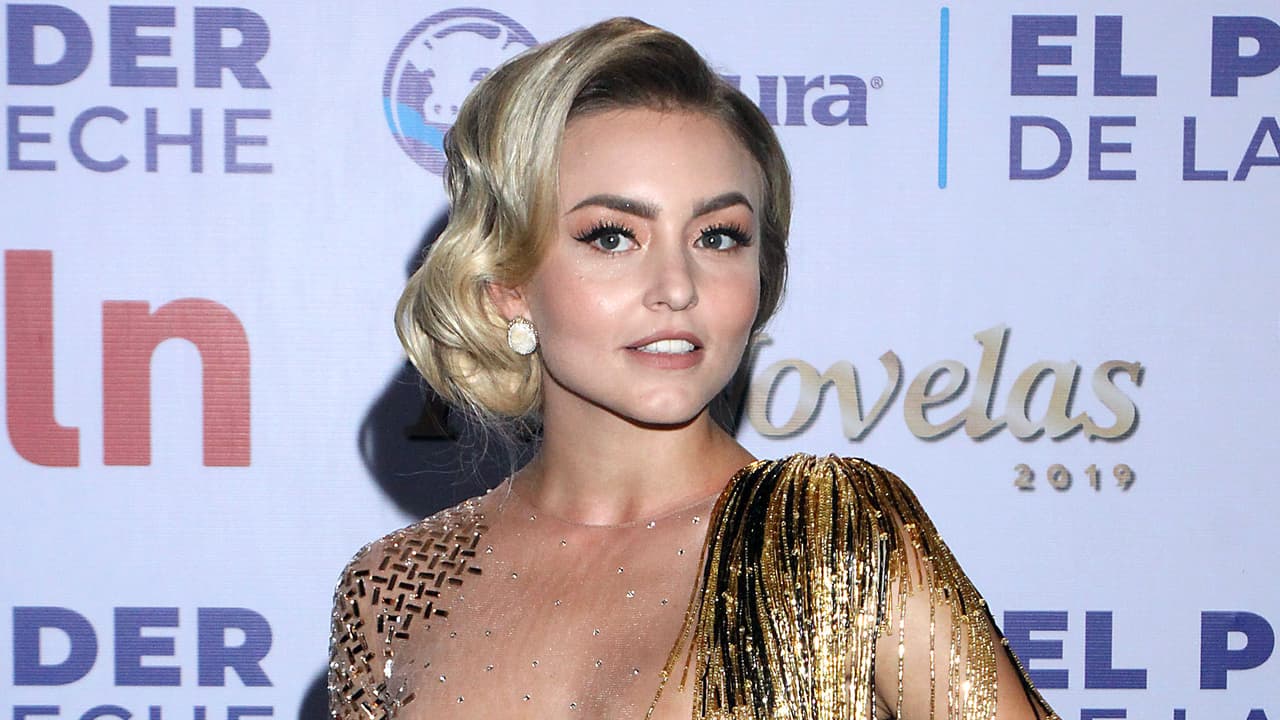 Angelique Boyer tuvo un accidente con su vestido en la alfombra, mostró más de lo que quería y tuvo que huir