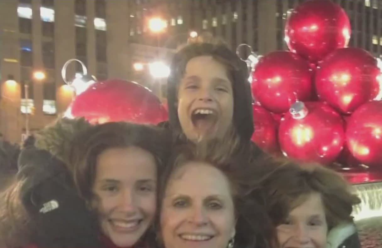 Además de dedicada a su trabajo es una abuela divertida y consentidora cada vez que los visita en Miami.
<br>