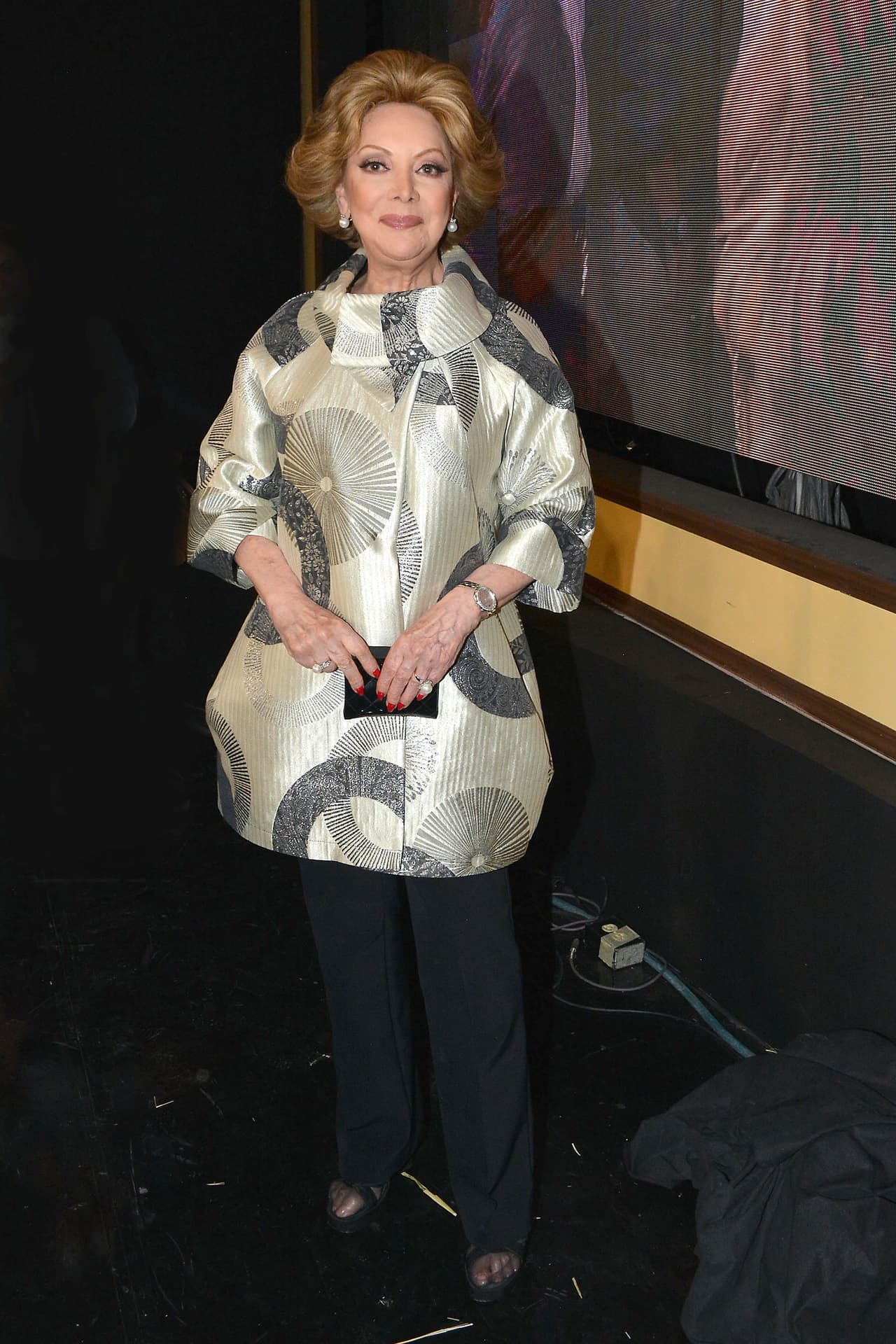 Andere relató que fueron sus propias tías quienes delataron la relación ante su madre, por lo que ésta la llevó a una escuela de monjas en Morelia, México.