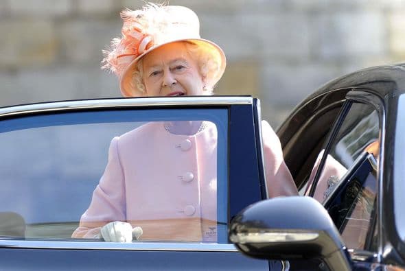 La niñera armó la colección con vestidos, abrigos y muñecas que la 
<b><a href="https://www.univision.com/entretenimiento/la-familia-real-britanica-como-nunca-los-habias-visto">familia real</a></b> le regaló a través de los años. Después de su muerte en el 1946, su familia conservó todo hasta que lo subastó el año pasado. Un comprador anónimo adquirió las piezas, algunas de las cuales serán subastadas este mes.