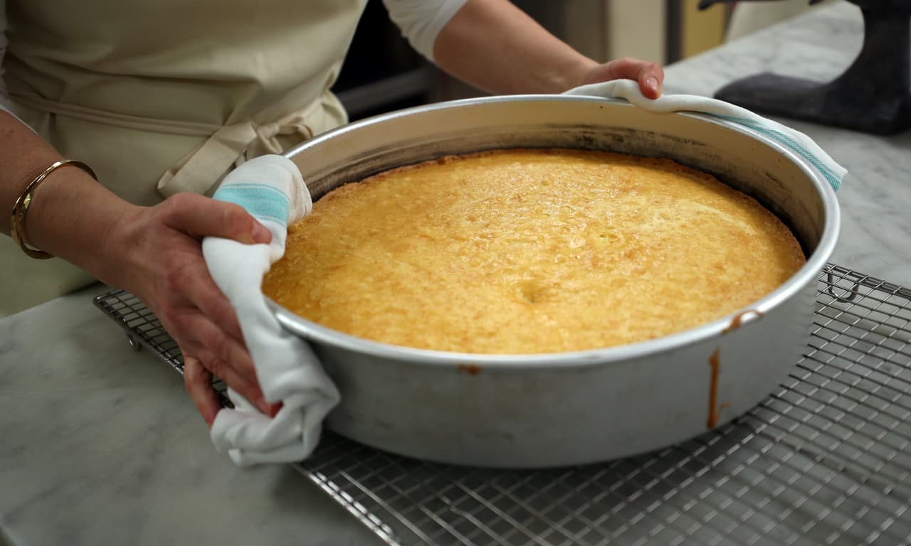 Claire Ptak fue elegida por la pareja para confeccionar la torta
<b>de limón</b>,
<b>orgánica</b> y
<b>más liviana</b> que la tradicional de frutas.
