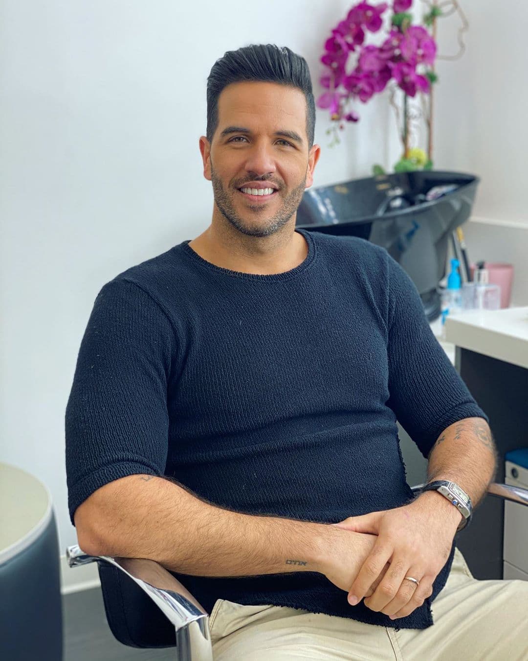 Agusto y sonriendo, Yisus nos invita a reflexionar sobre las cosas buenas que nos han dejado estas semanas de confinamiento.