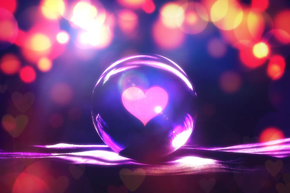 Esa persona que se alejó de ti llega en el mejor momento y trae consigo la posibilidad de algo hermoso en tu vida.
<br>