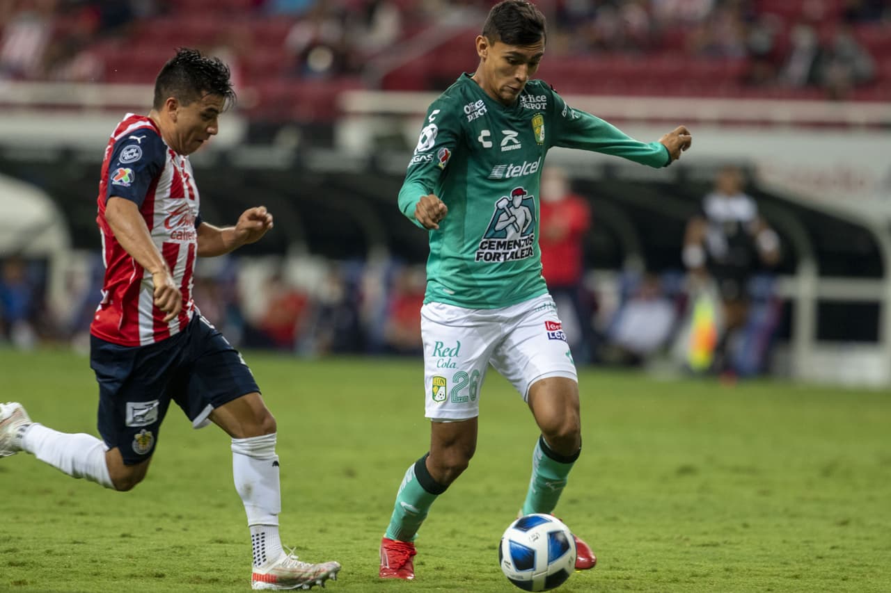 Wiliam Tesillo, Elías Hernández y Santiago Colombattose encargan de batir a Toño Rodríguez, le dan la victoria 0-3 a León sobre Chivas y consiguen mantener su segunda posición en la tabla.