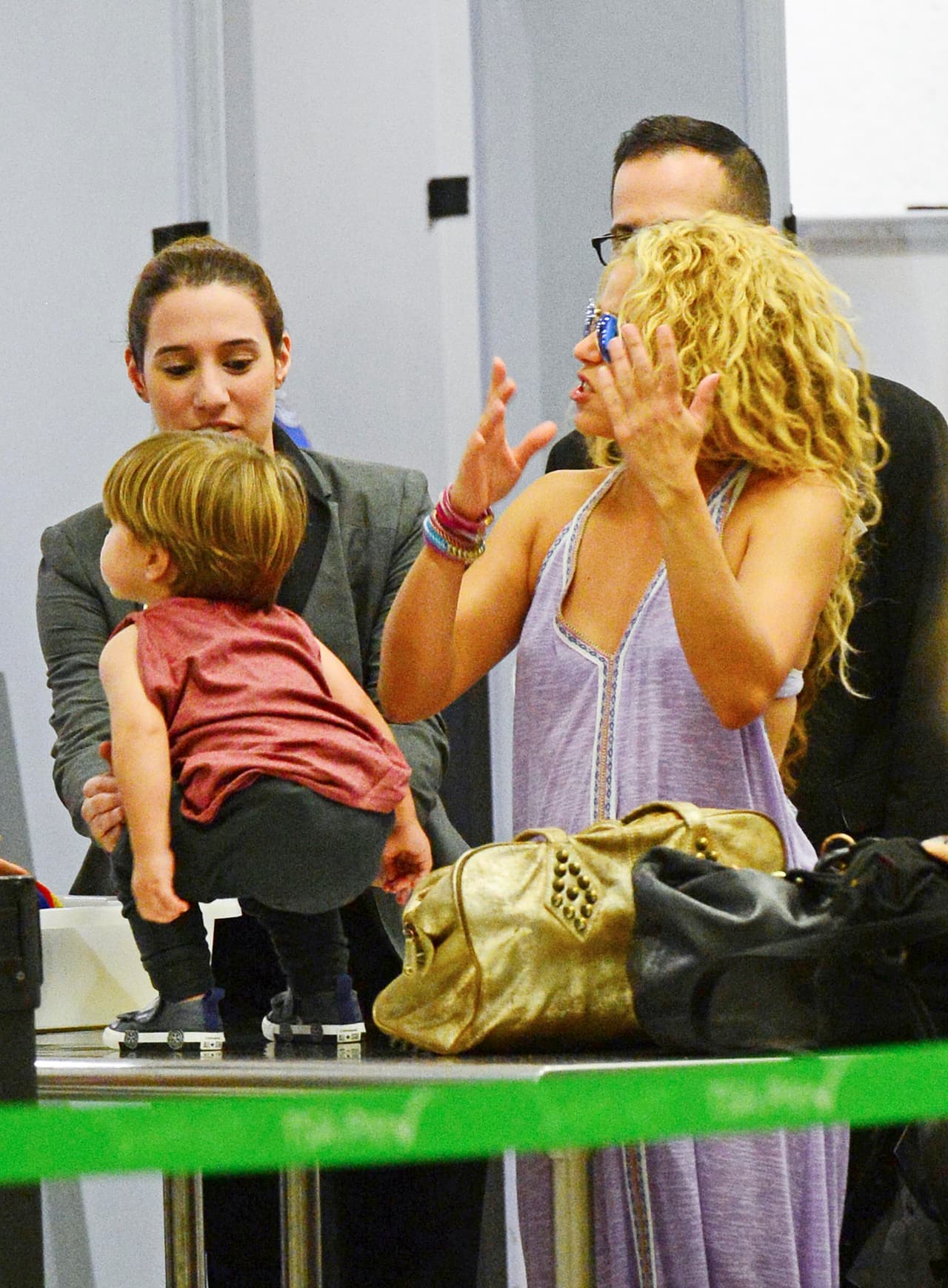 Su manoteo dejó ver lo desesperada que estaba.