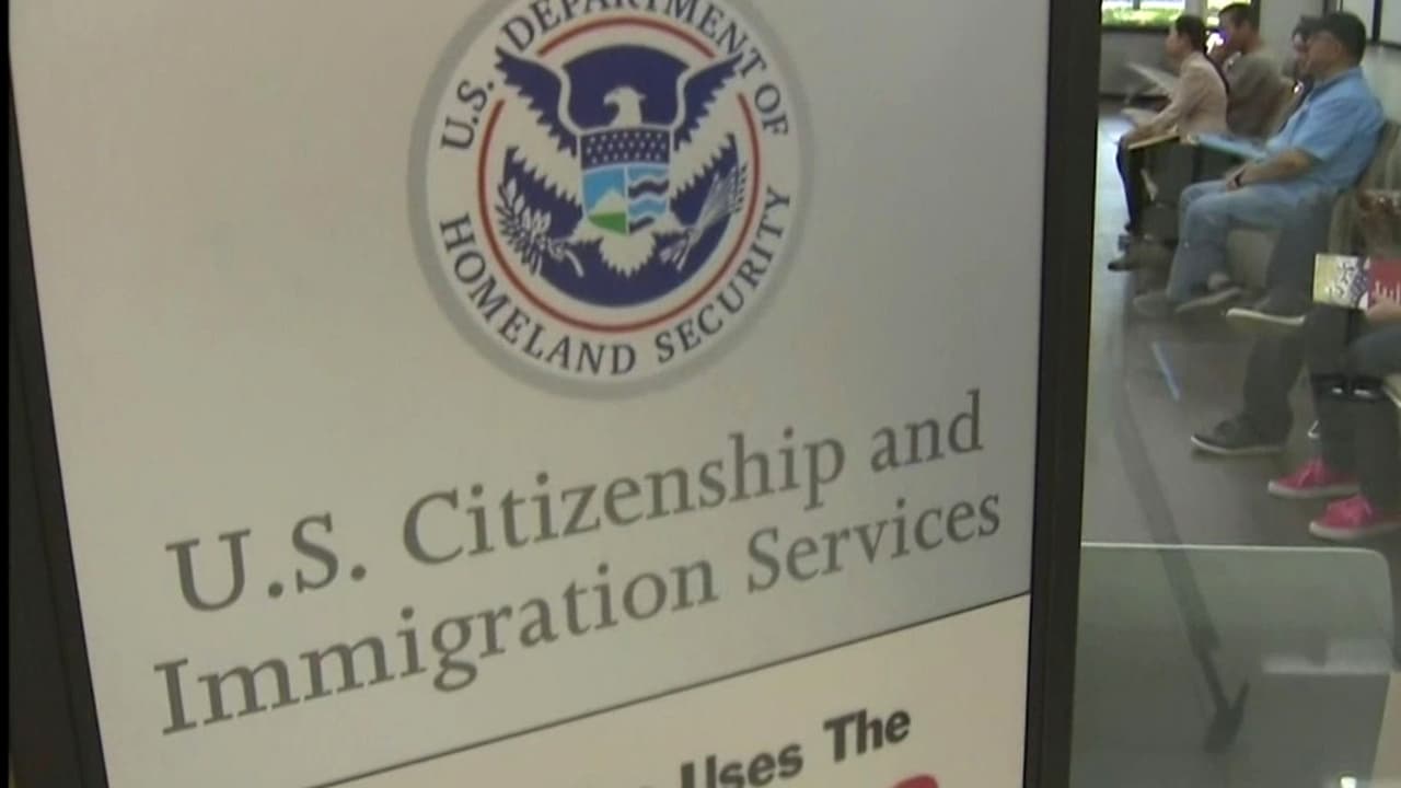 Desaparición de venezolanos recién deportados reaviva presiones sobre la administración Trump por el TPS