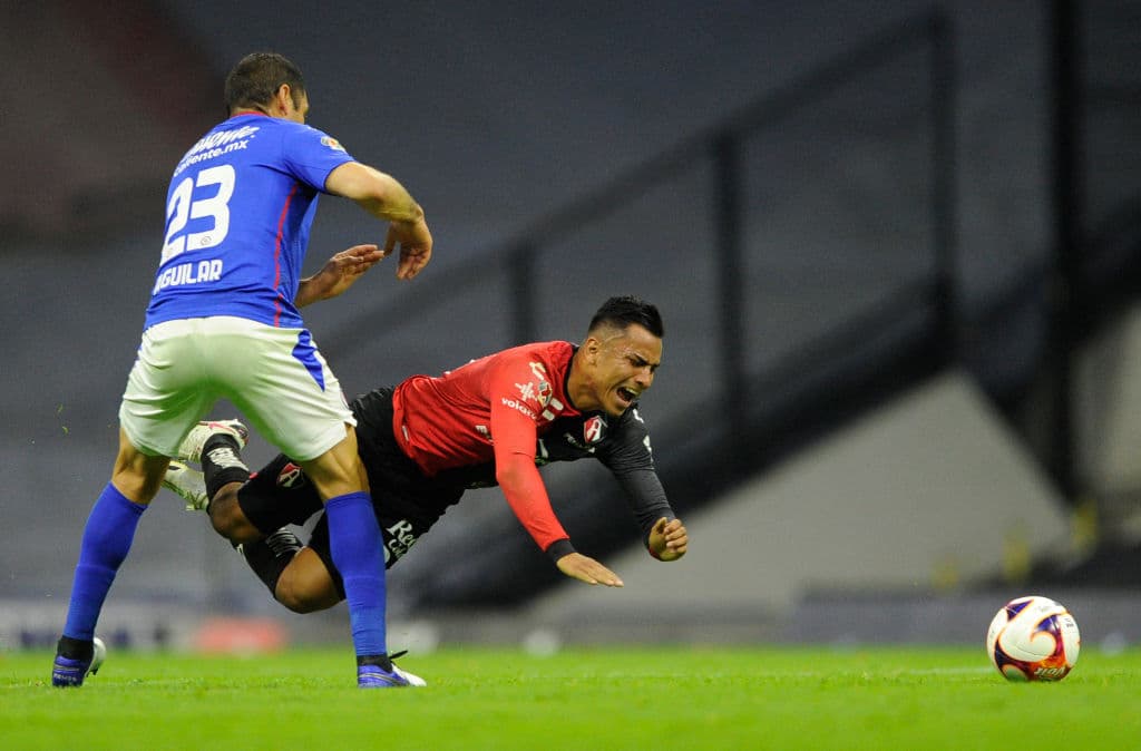 Angulo (9’) abrió el marcador y Santamaría (38’) emparejó los cartones. ‘Cabecita’ Rodríguez (67’, 79’) sentenció el resultado con dos tremendos golazos. Caraglio (90+6’) marcó desde los once pasos para cerrar el marcador 3-2. Cruz Azul y Atlas acumulan 30 y 18 unidades, respectivamente.