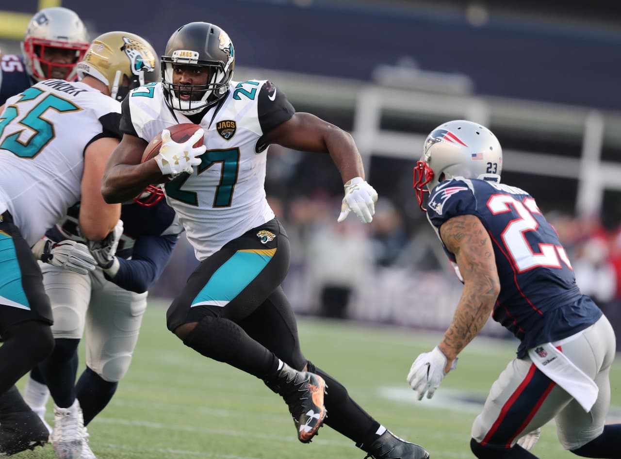 Leonard Fournette fue el mejor corredor de los Jaguars. Aportó 76 yardas en 24 acarreos y consiguió una anotación.