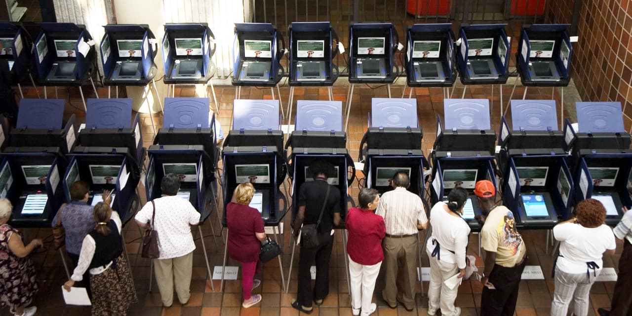 La economía ayuda a Trump con los hispanos, incluso aquellos que se identifican como demócratas