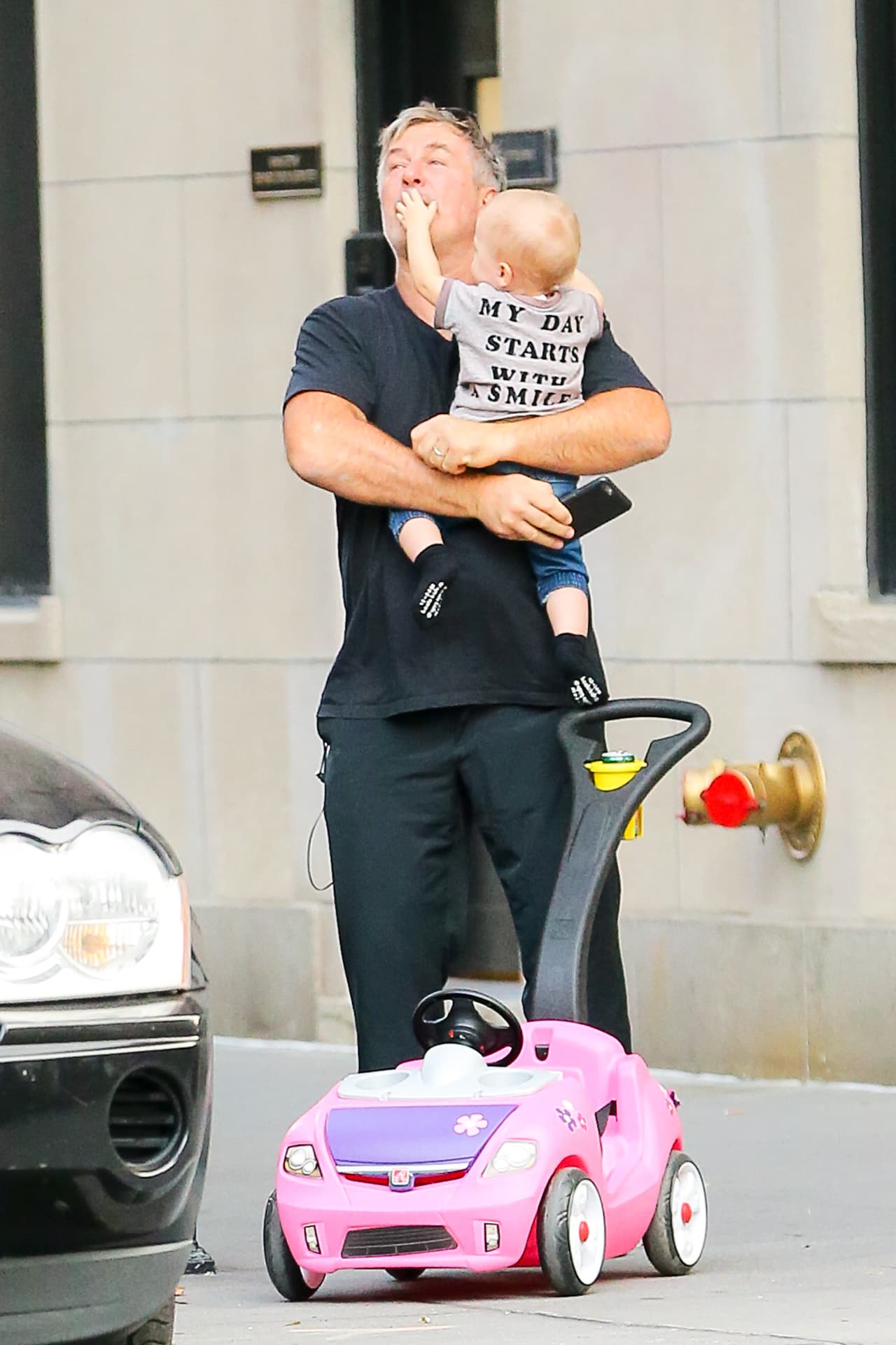 Es muy paciente con sus hijos.